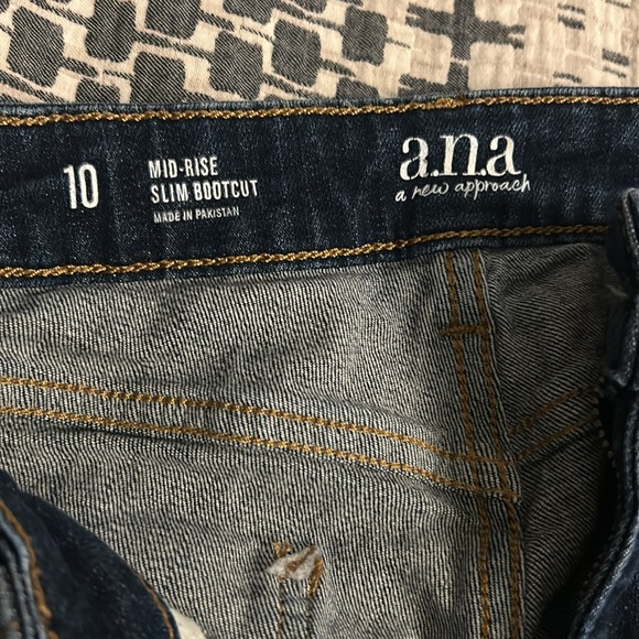 Mid Rise Slim Fit Bootcut Jean - Picture 6 of 9